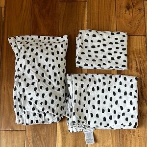 Pottery Barn Kids Modern Black and White Polka Dot Toddler Sheet Set